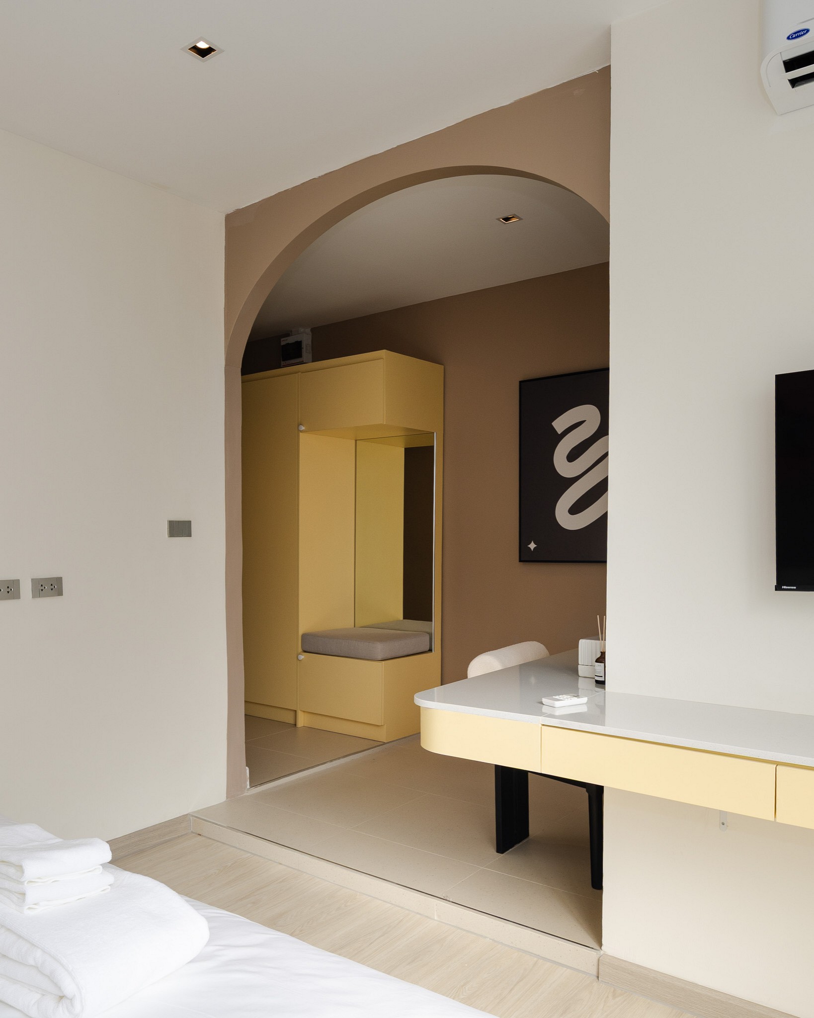 Laa Laa Deluxe King Bed Room