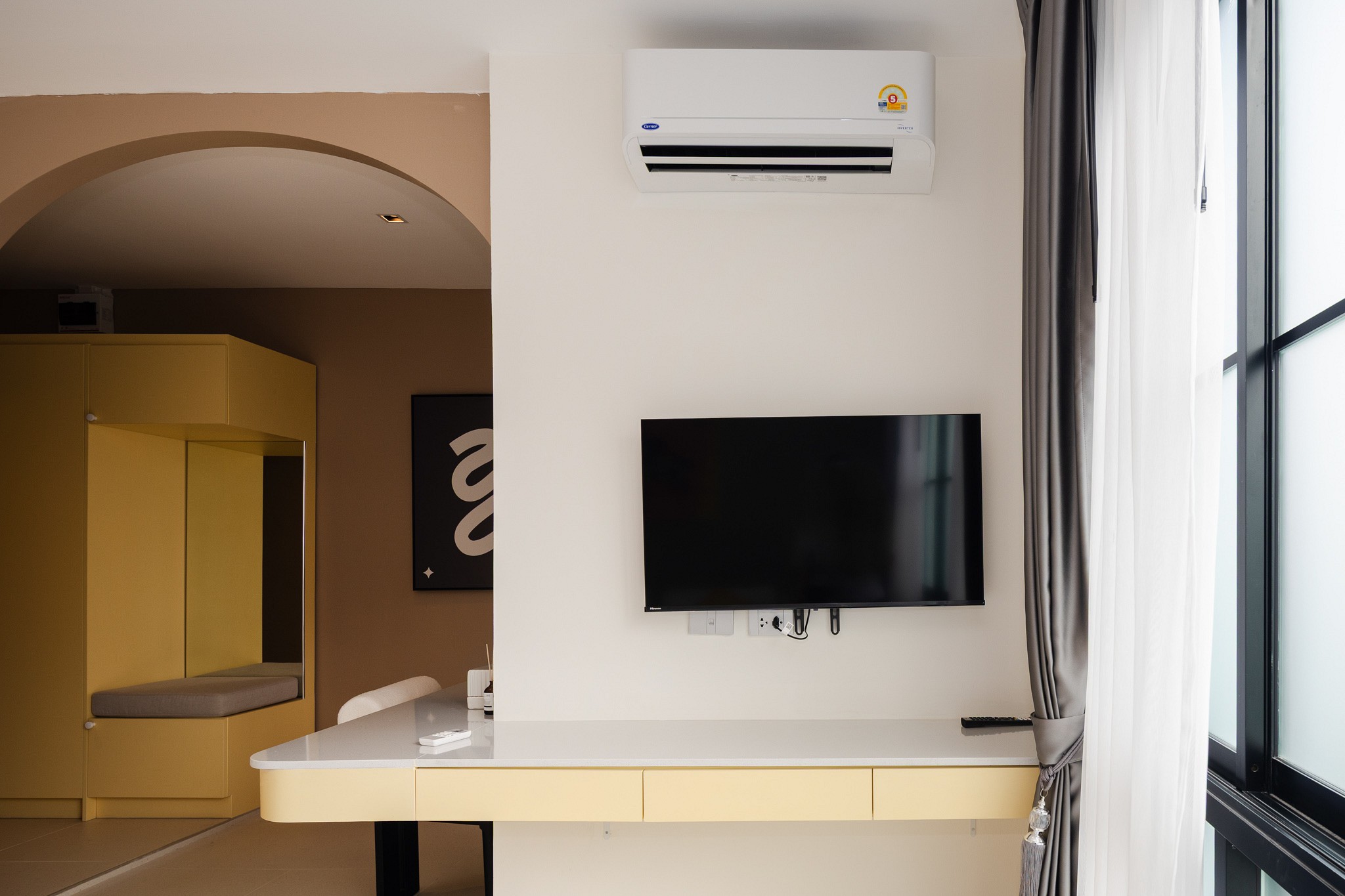 Laa Laa Deluxe King Bed Room