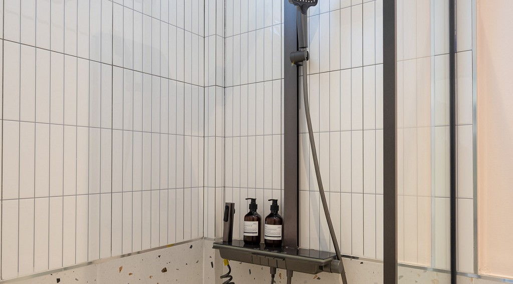 Po Executive King Bed Room