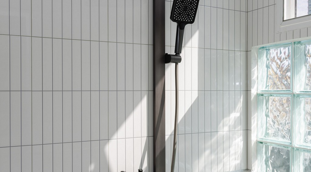 Laa Laa Deluxe King Bed Room