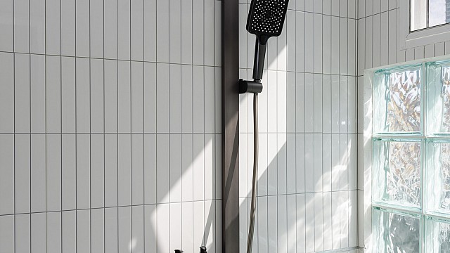 Laa Laa Deluxe King Bed Room