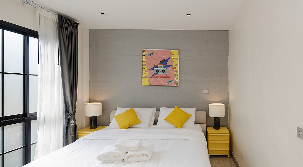 Laa Laa Deluxe King Bed Room