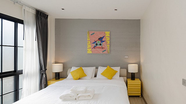 Laa Laa Deluxe King Bed Room