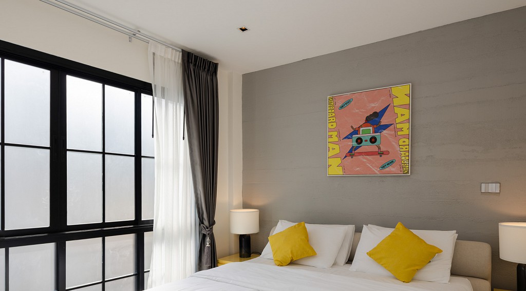 Laa Laa Deluxe King Bed Room