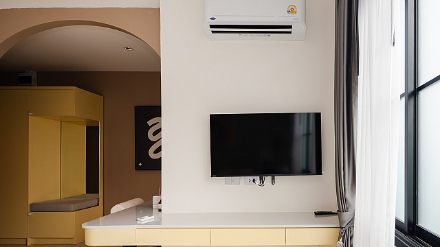 Laa Laa Deluxe King Bed Room