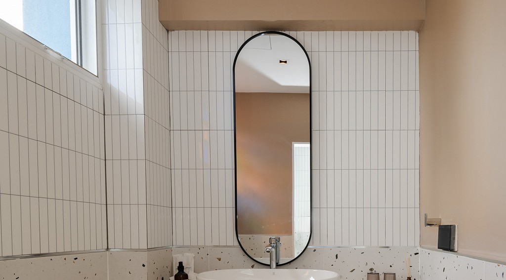 Laa Laa Deluxe King Bed Room