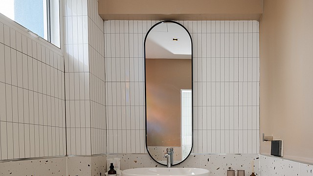 Laa Laa Deluxe King Bed Room