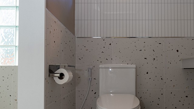 Laa Laa Deluxe King Bed Room