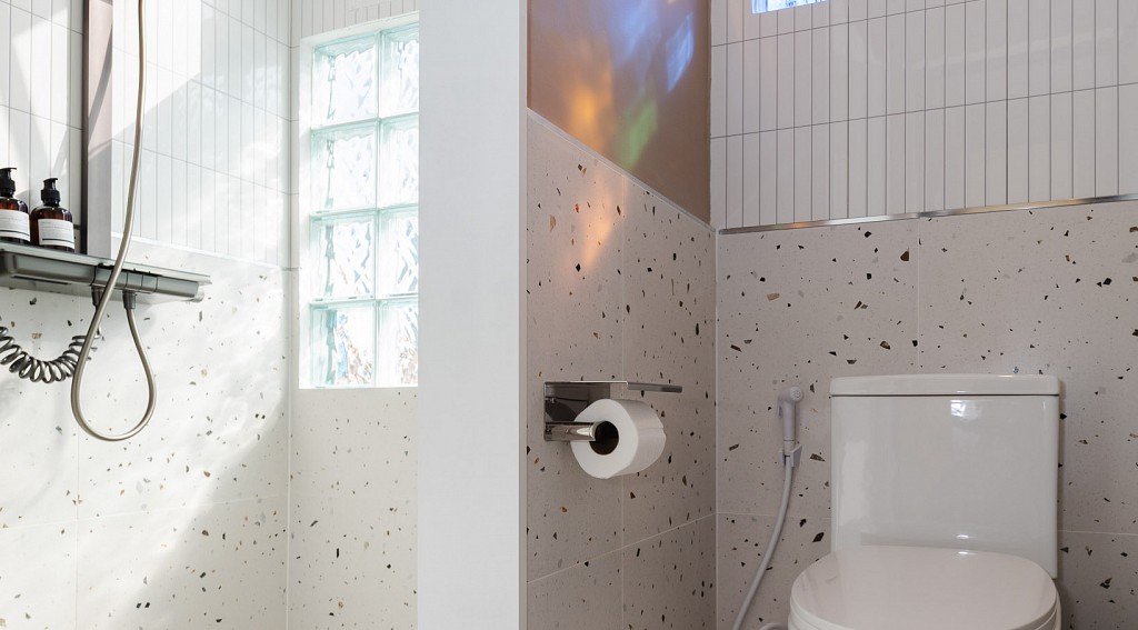 Laa Laa Deluxe King Bed Room