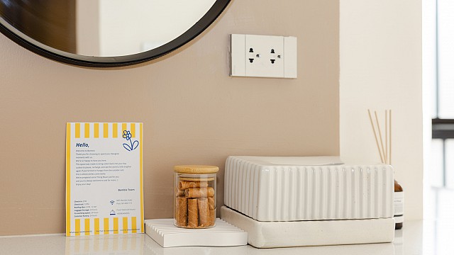 Laa Laa Deluxe King Bed Room