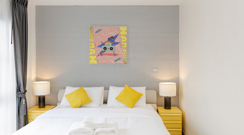 Laa Laa Deluxe King Bed Room